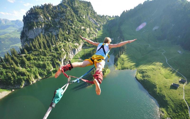 Bungee Jumping: How to Thrill-Seek and Earn an Adrenaline Rush