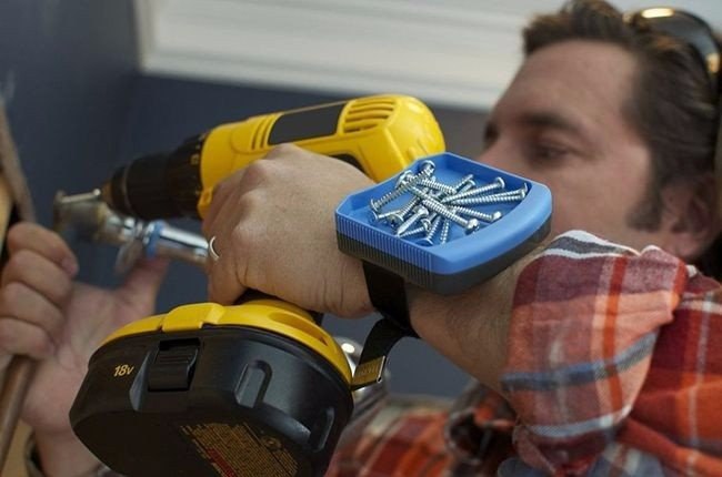 "Versatile Magnetic Bracelet for Craftsmen"