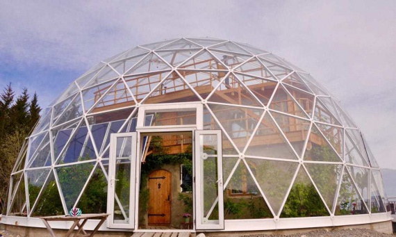 Off-Grid Living Beyond the Arctic Circle